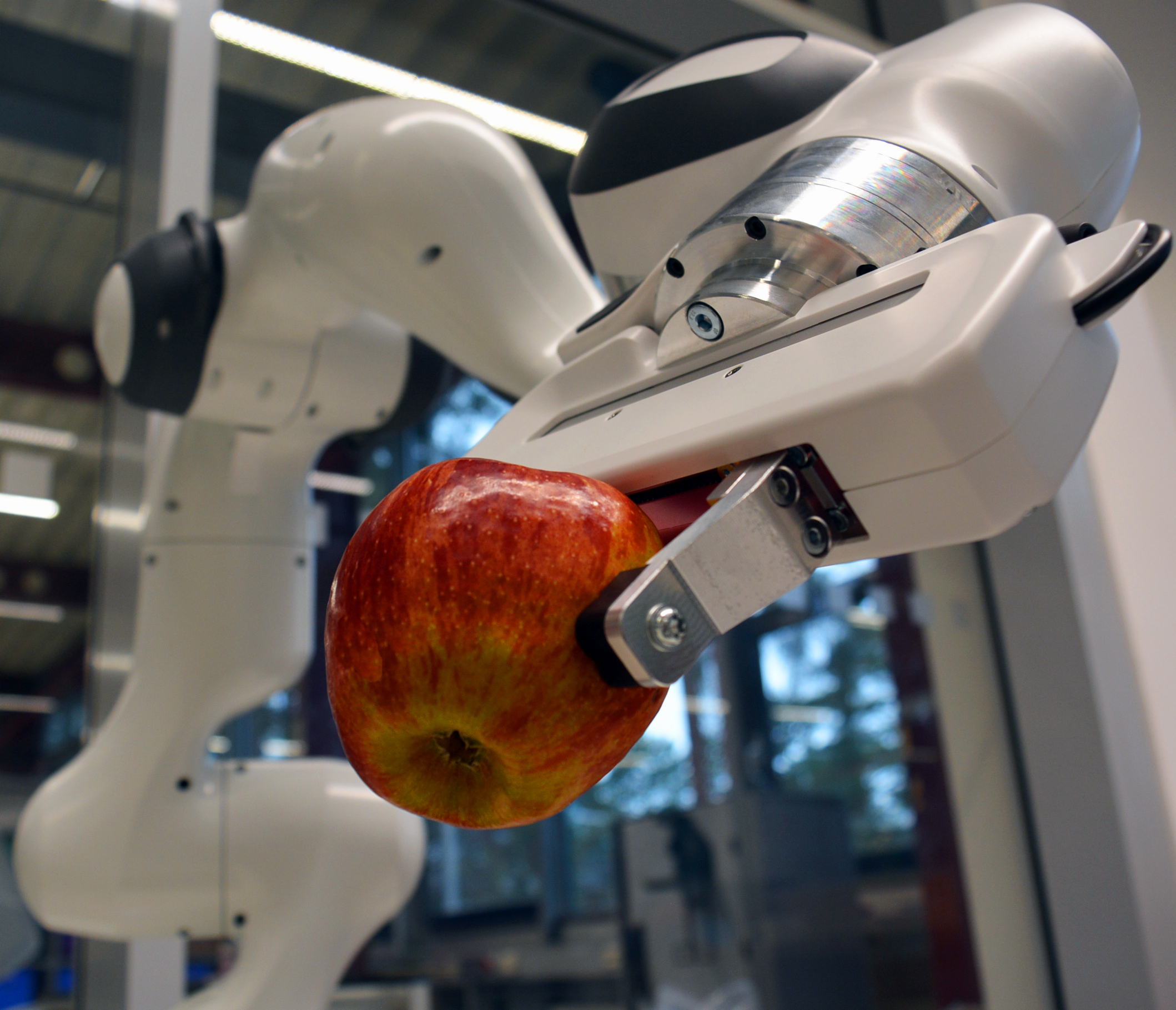 Zum Artikel "28.11.2017: Panda Research Roboter von Franka Emika am Lehrstuhl FAPS"