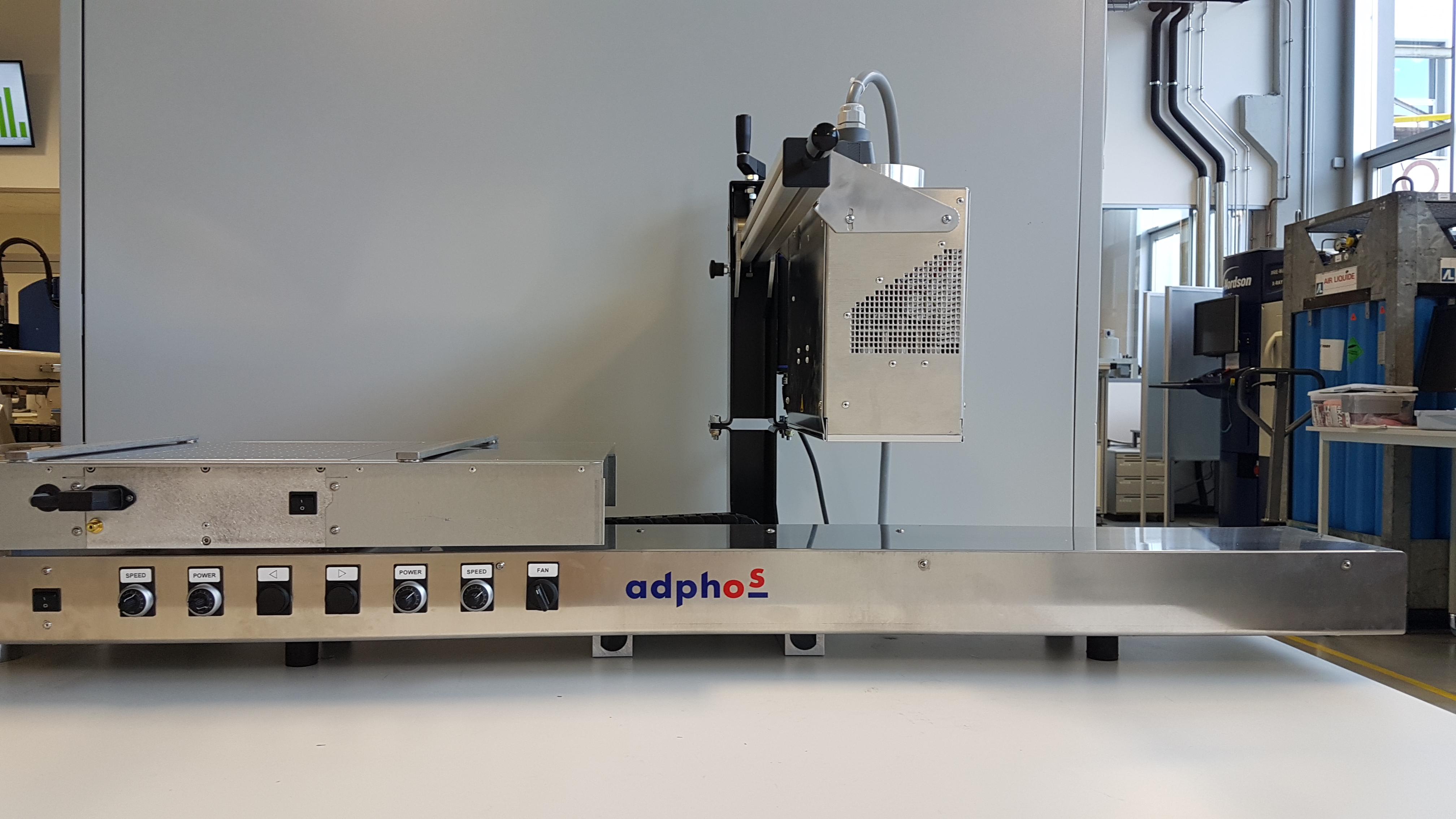 Zum Artikel "01.09.2018: NIR-Anlage zum Sintern/Verdichten gedruckter Elektronik in Betrieb genommen"