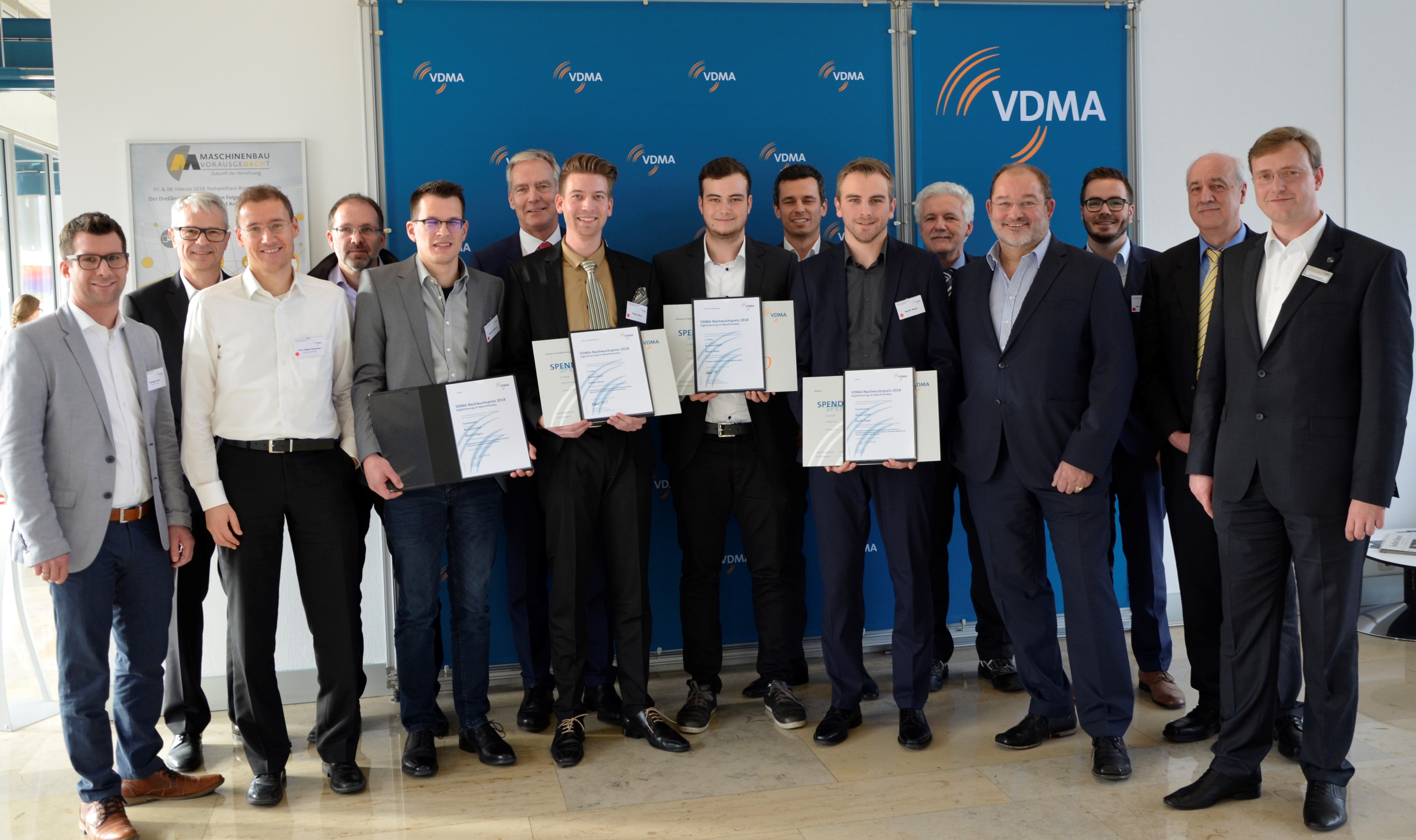 Zum Artikel "12.12.2018: FAPS-Student Martin Degel erhält VDMA-Nachwuchspreis „Digitalisierung im Maschinenbau“"