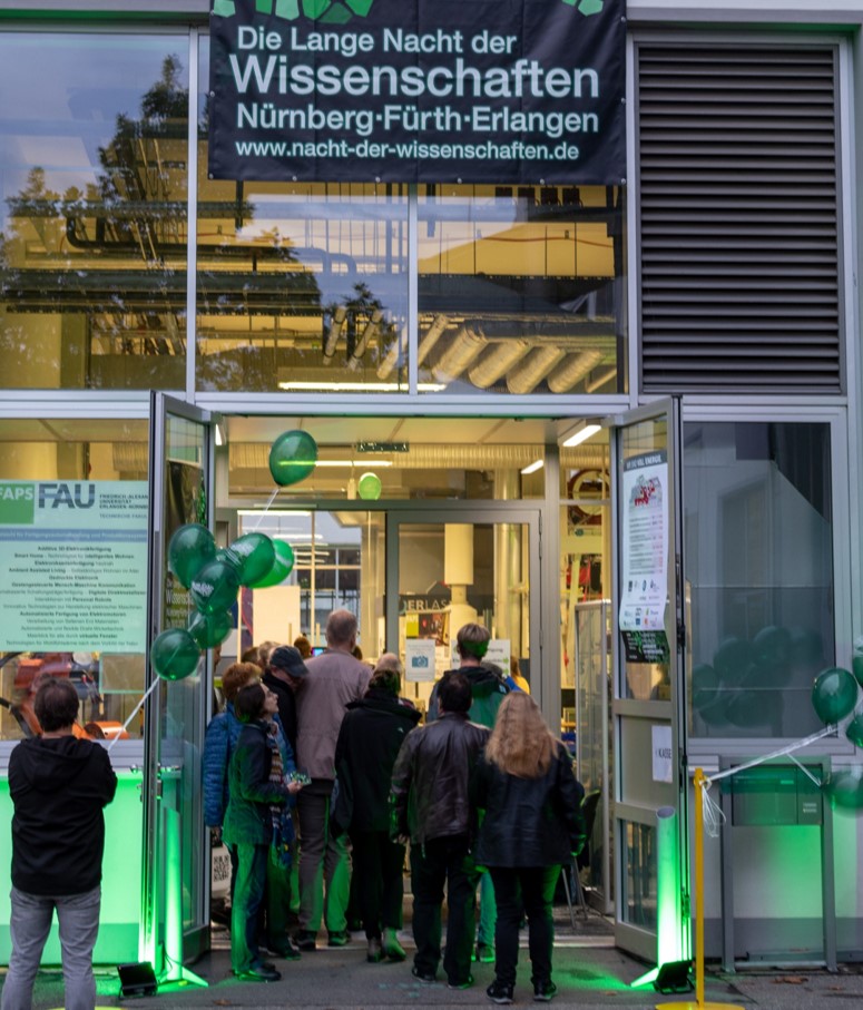 Zum Artikel "19.10.2019: FAPS ist Besuchermagnet bei der Langen Nacht der Wissenschaften 2019"
