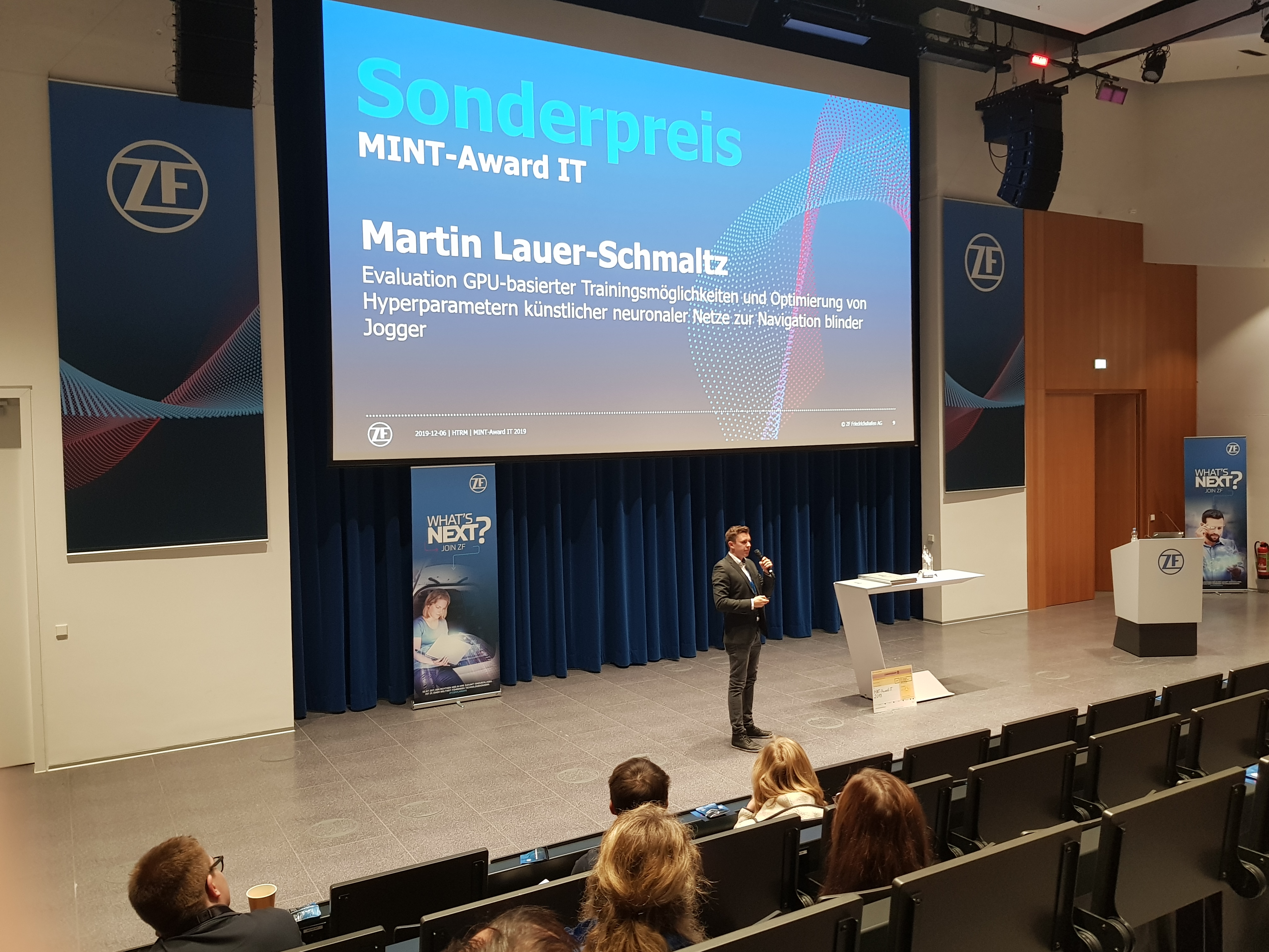 Zum Artikel "06.12.2019: ZF und audimax prämieren FAPS Student Martin Lauer-Schmaltz mit Sonderpreis des MINT Award-IT"