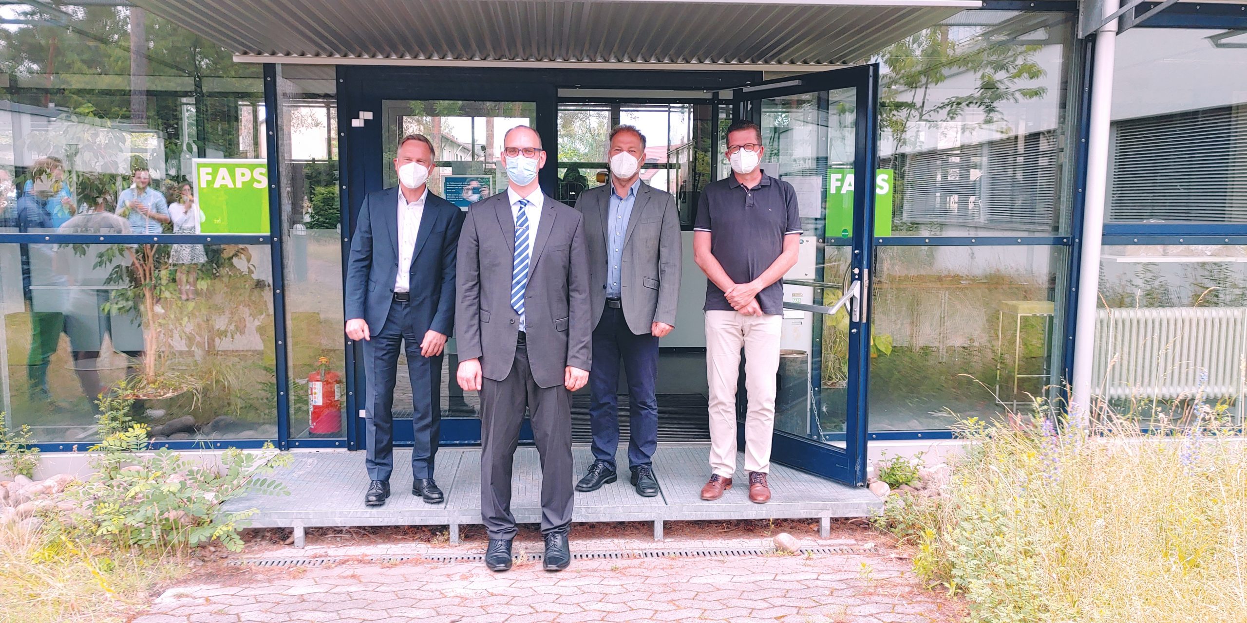 Zum Artikel "22.06.2021: Jochen Zeitler schließt seine Promotion sehr erfolgreich ab."