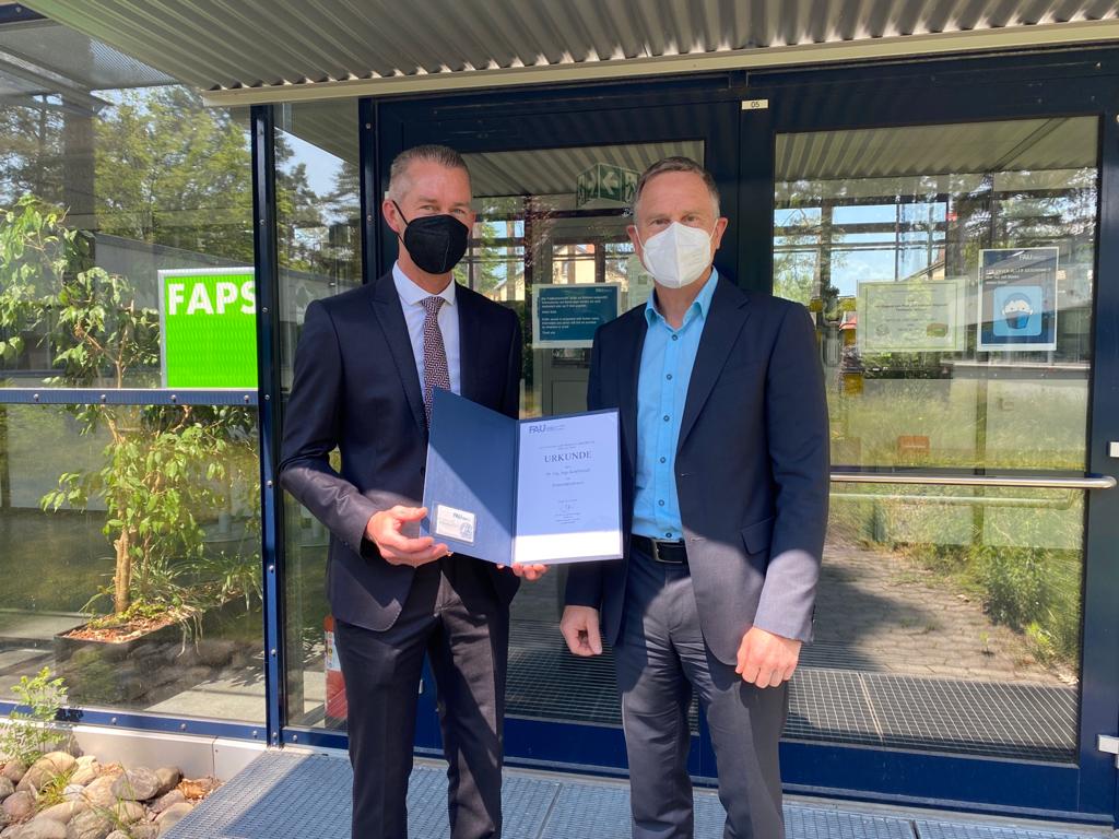 Zum Artikel "11.06.2021: Bestellung von Dr. Kriebitzsch zum Honorarprofessor der FAU"