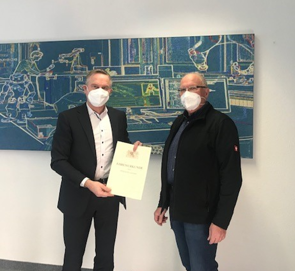 Zum Artikel "20.12.2021: Georg Herold feiert sein 40. Dienstjubiläum am FAPS."