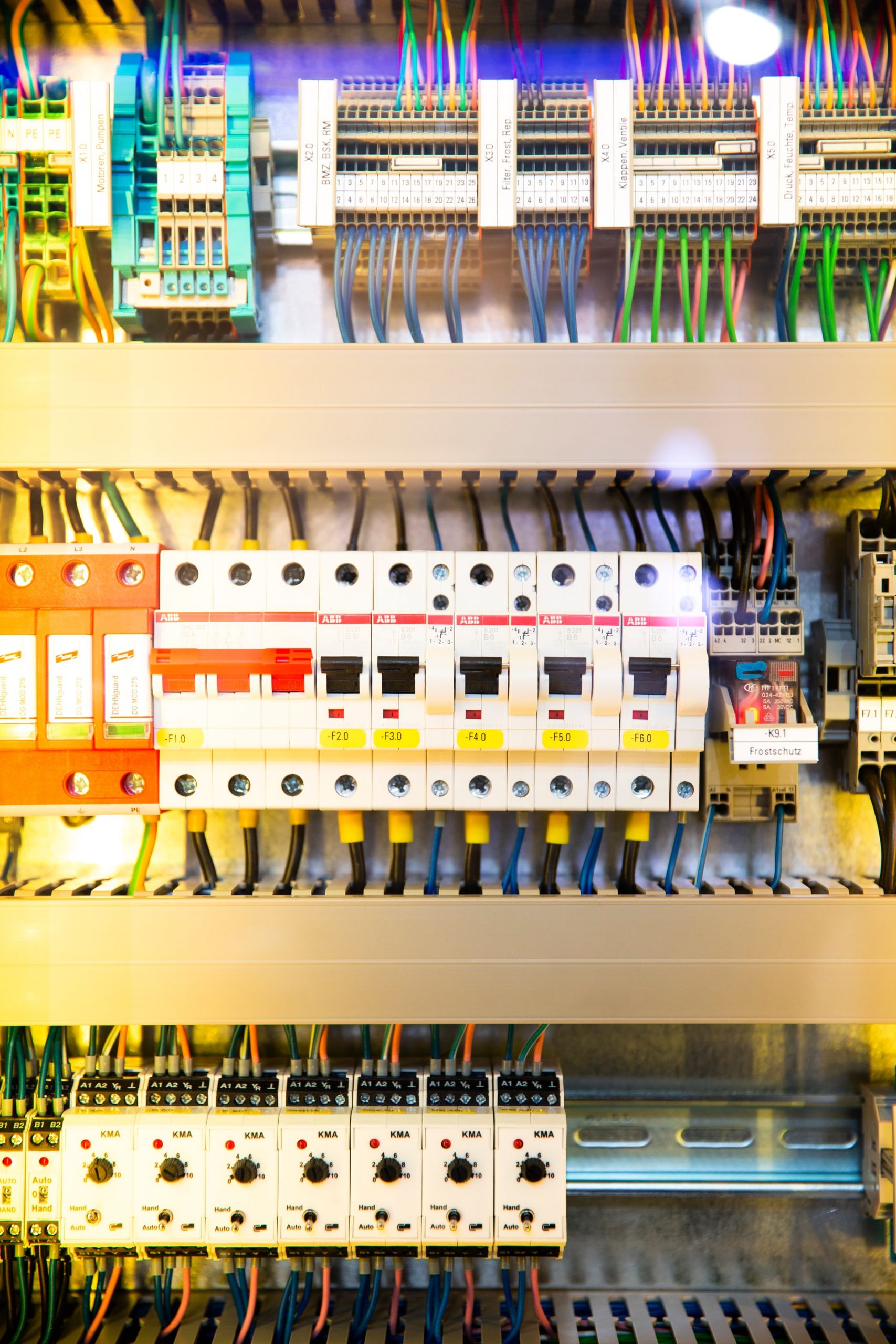 Zum Artikel "01.09.2021: Sachkundenachweis „Sicherheit von elektrischen Anlagen“ – Mitarbeiterqualifikation am FAPS"