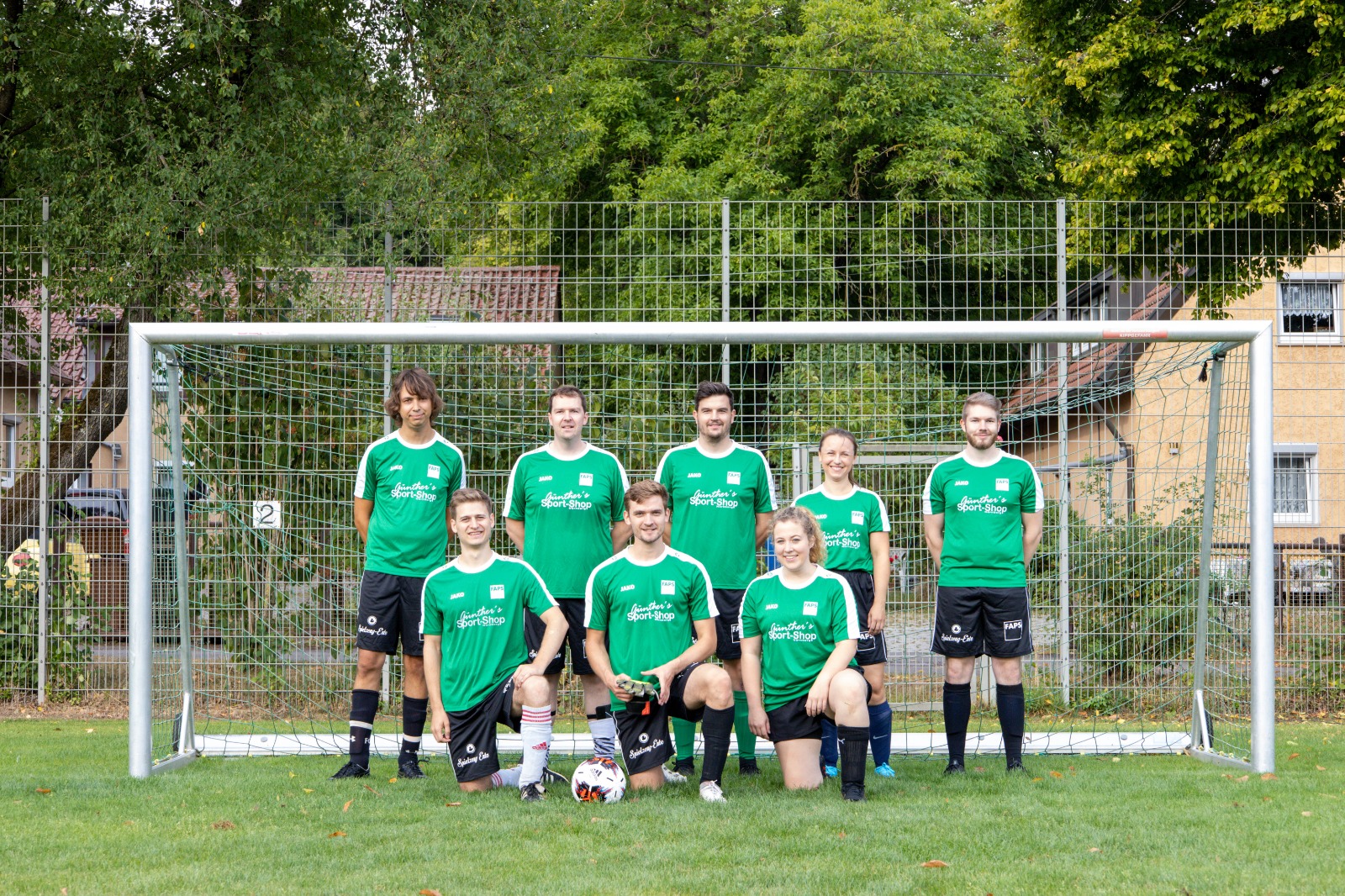 Zum Artikel "18.08.2022: Kantersieg im letzten Spiel sichert FAPS einen Platz im Mittelfeld beim jährlichen WGP Netzwerkevent Fußball"