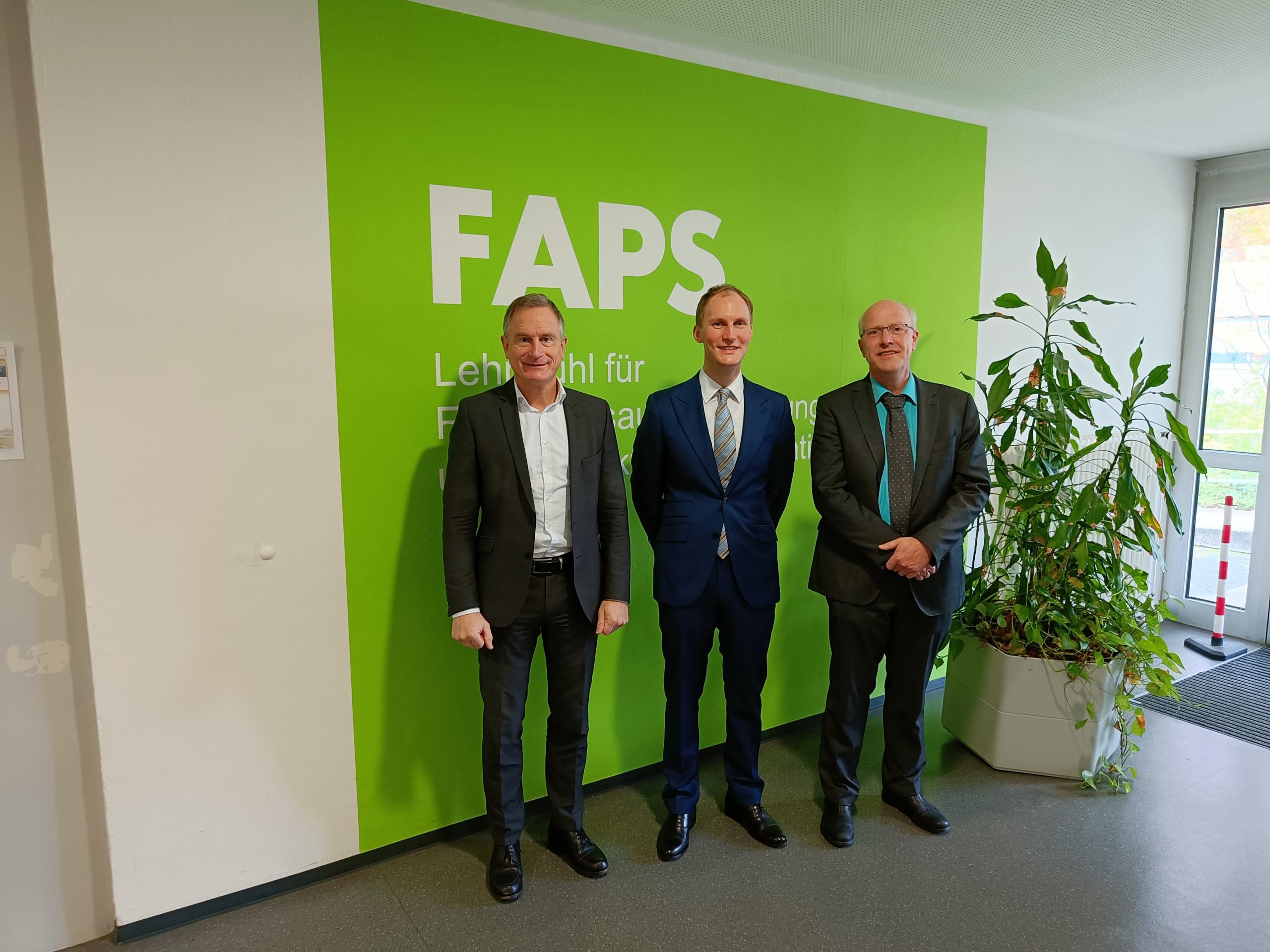 Zum Artikel "07.10.2022: Matthias Friedlein schließt seine Promotion erfolgreich ab"