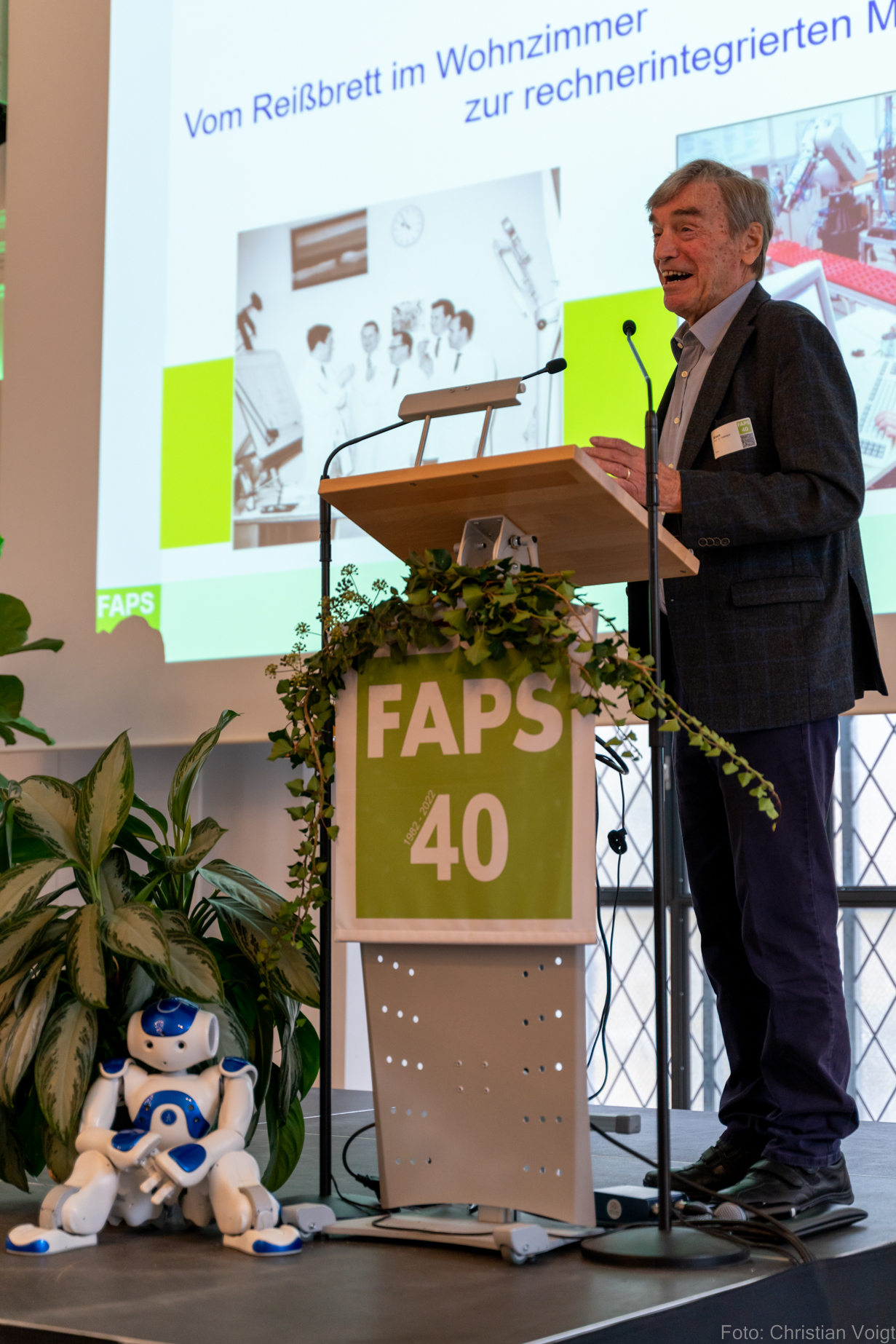 Zum Artikel "15.03.2023: Runder Geburtstag von Professor Feldmann"