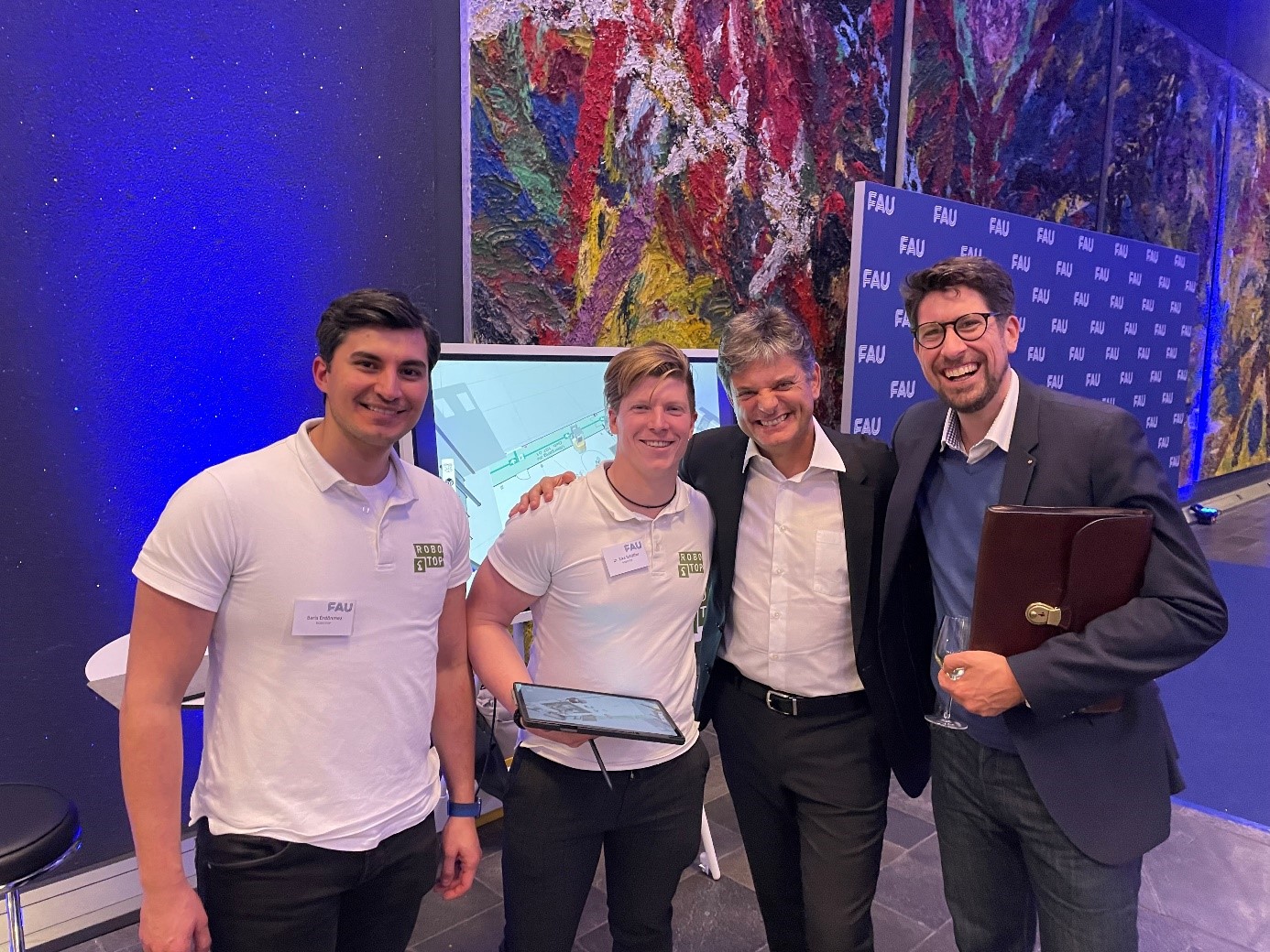 Zum Artikel "04.11.2022: FAPS-Vorzeige-Start-up ROBOTOP als Aussteller in der Start-up Lounge des FAU Dies Academicus 2022"