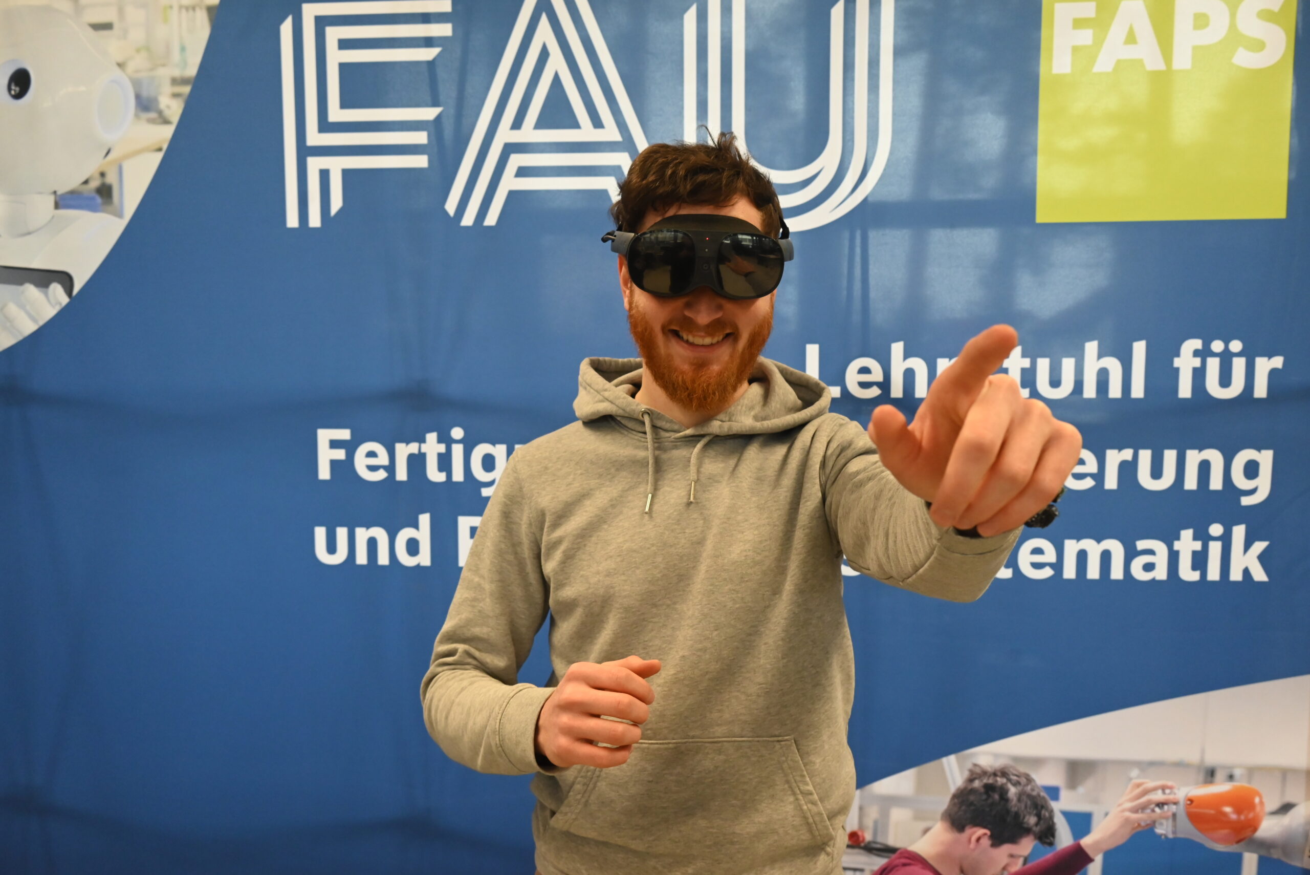 Zum Artikel "08.03.2023: Anschaffung eines neuen VR-Headsets HTC VIVE XR Elite"