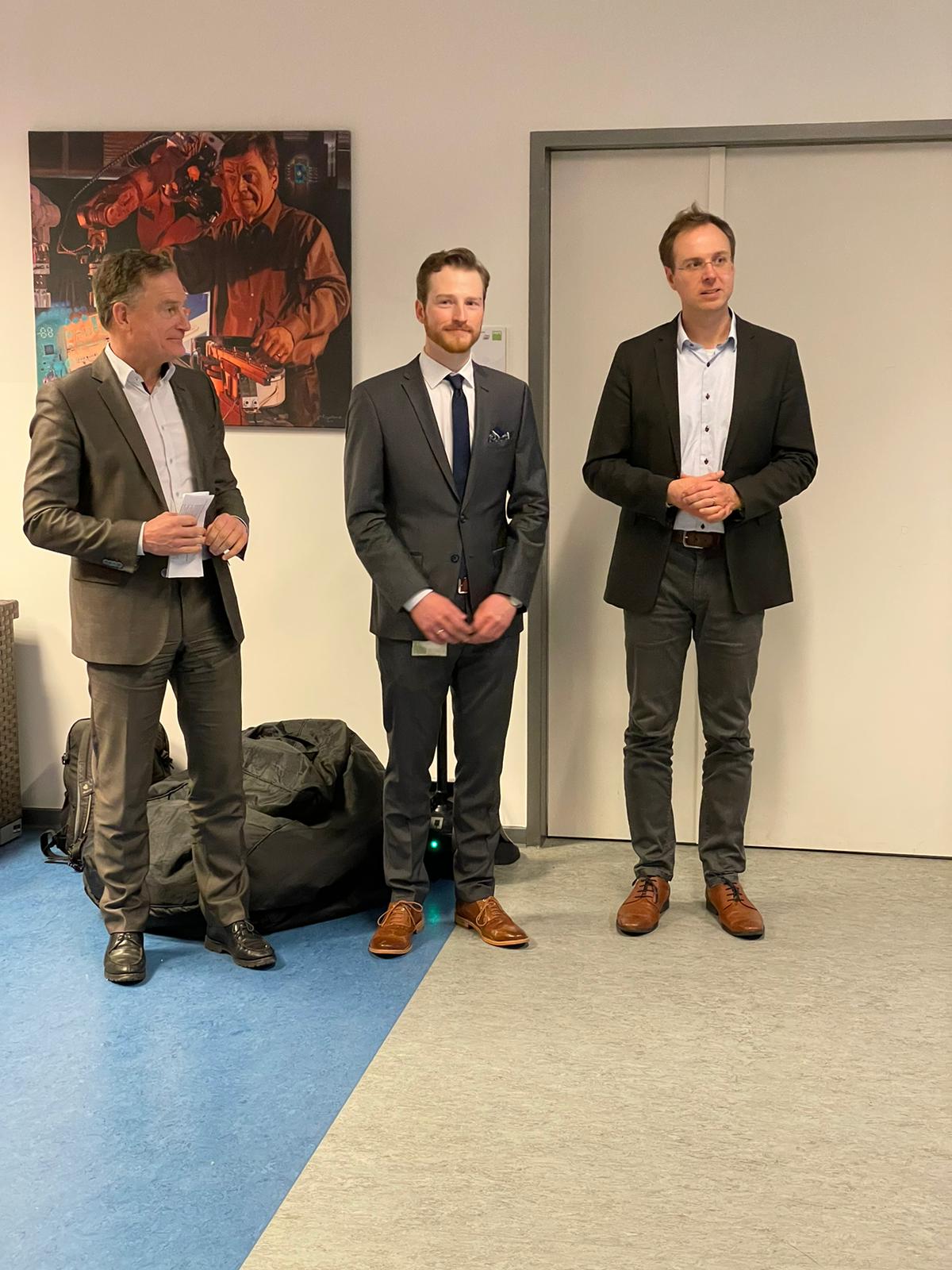 Zum Artikel "03.03.2023: Reinhardt Seidel schließt Promotion sehr erfolgreich ab"