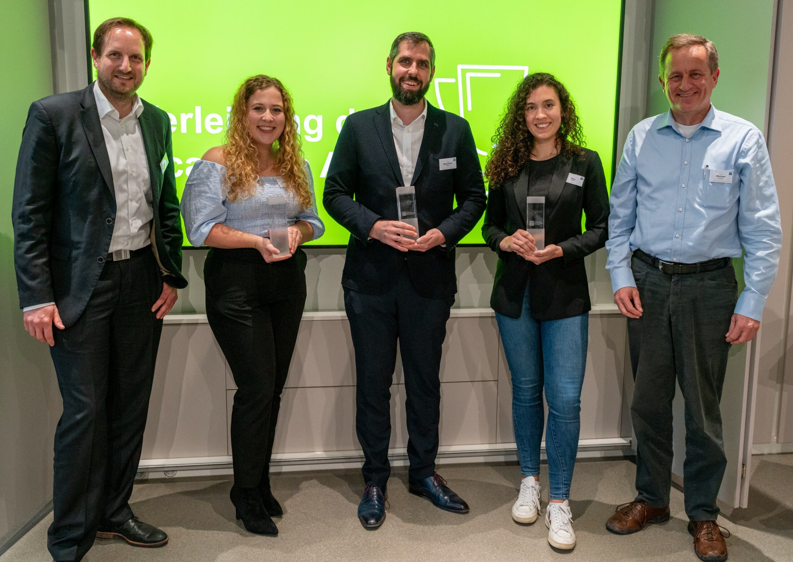 Zum Artikel "28.04.2023: Die FAPS Academic Award Night hat als glamoröse Abendveranstaltung stattgefunden."