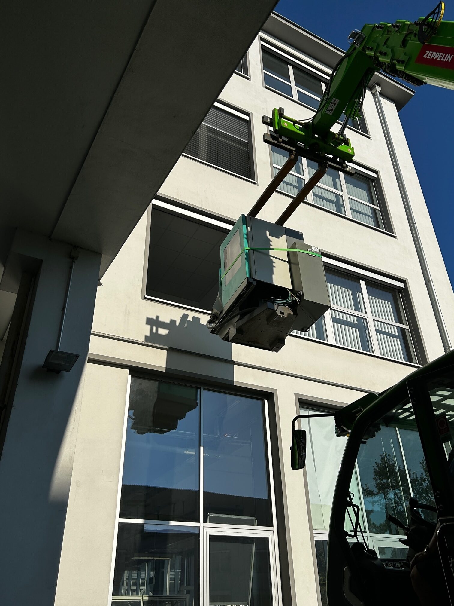 Zum Artikel "15.09.2023: Umzug der DMU 35 auf AEG"