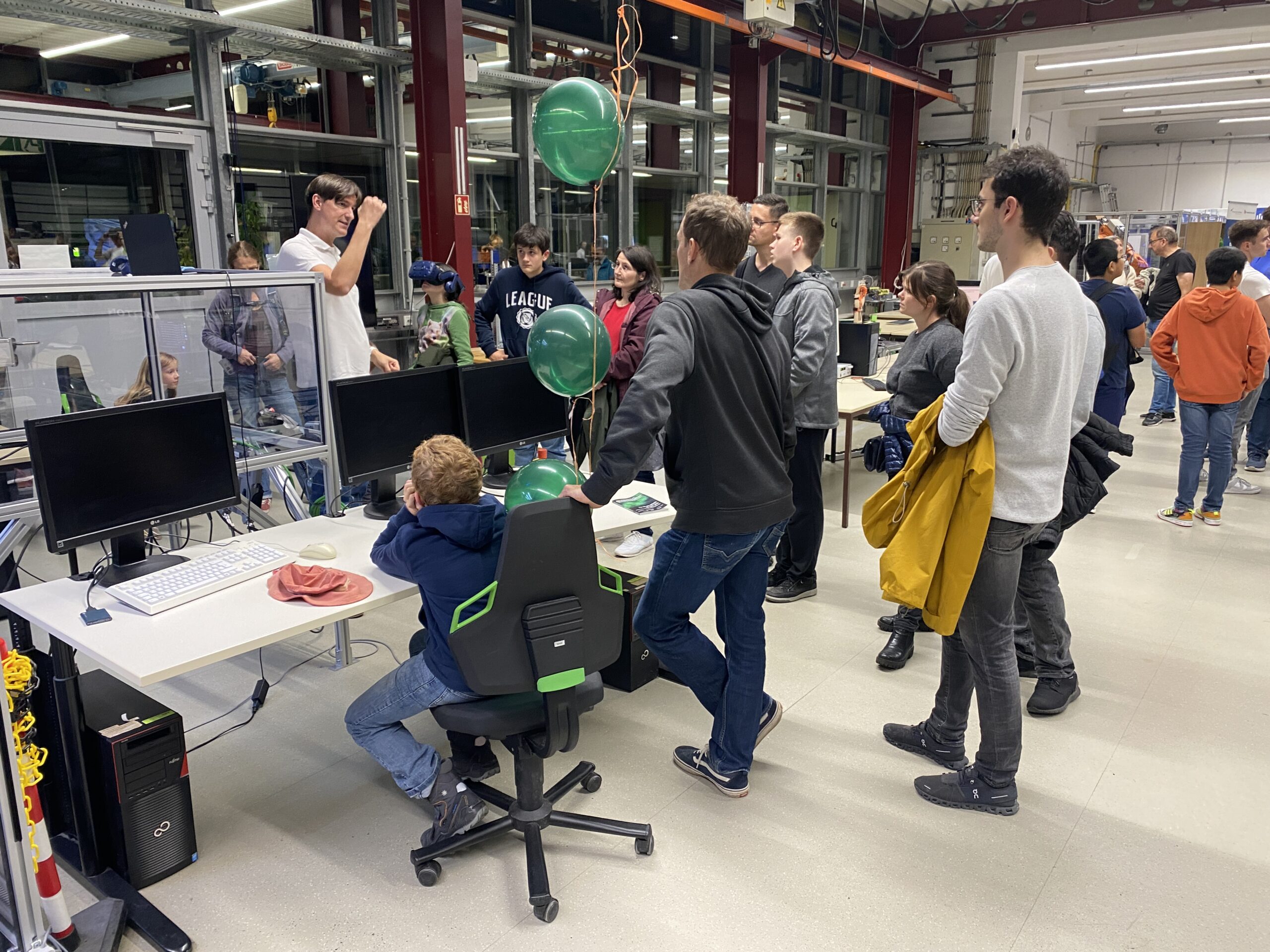 Zum Artikel "21.10.2023: FAPS als Besuchermagnet bei der Langen Nacht der Wissenschaften 2023"
