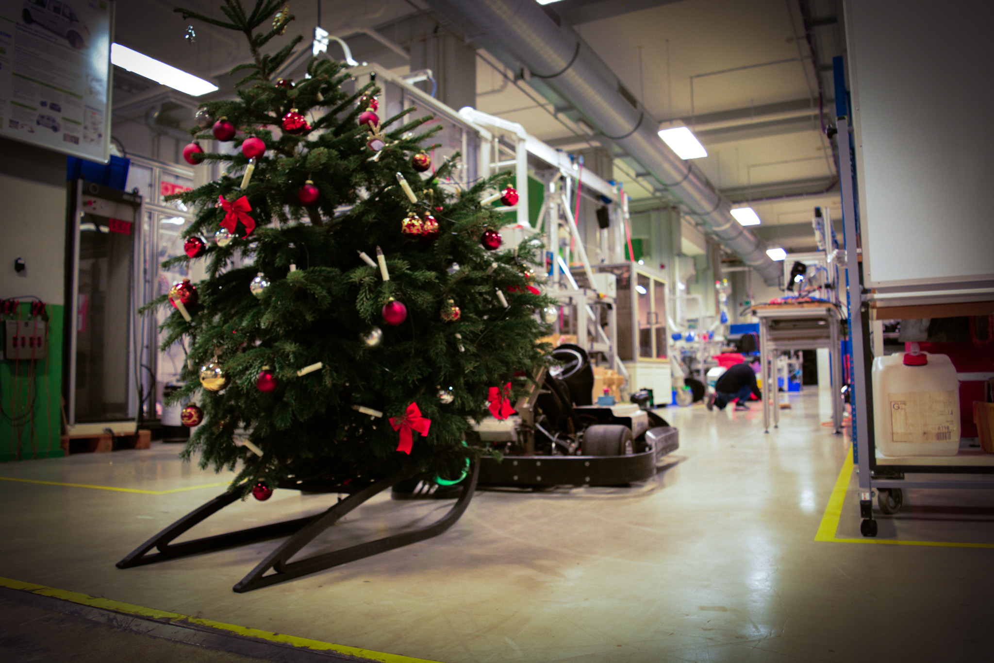 Zum Artikel "22.12.2023: FAPS Weihnachtsvideo 2023 – die Entstehung des E|Trees"