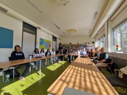 Zum Artikel "14.04.2025: Erfolgreiches offenes Treffen für Studentinnen der technischen Fakultät im Rahmen von FAPS Female"