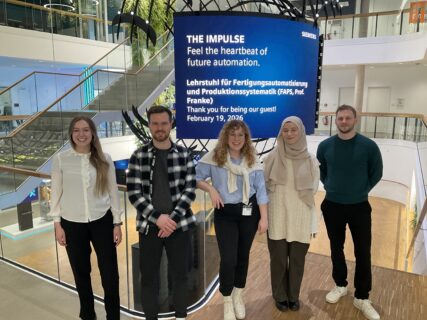 Zum Artikel "19.02.2026: EP und MEES besuchen Shopfloor des Siemens EWA"